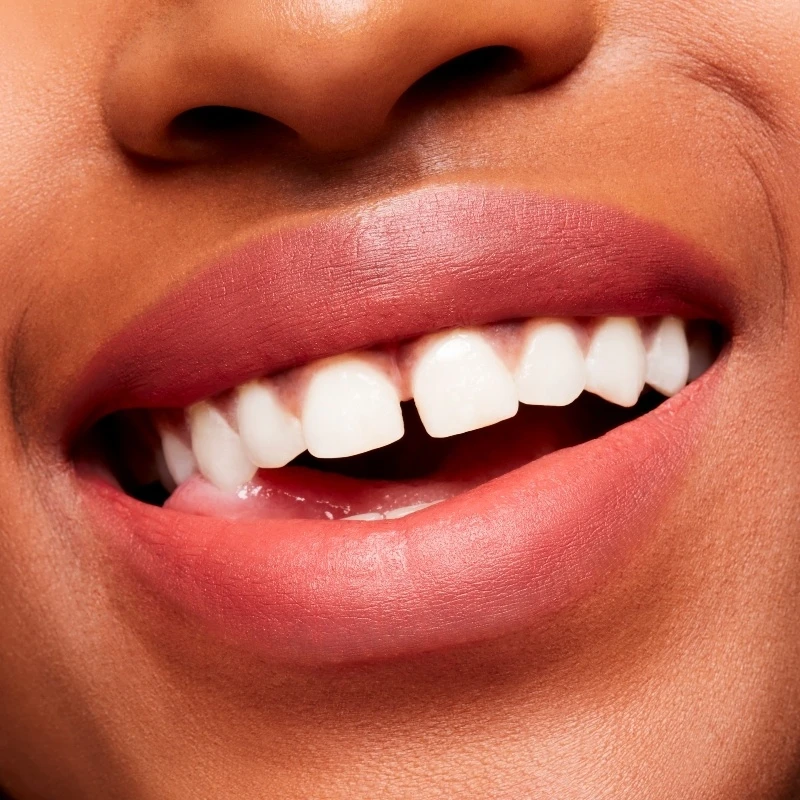 MAC Powder Kiss Velvet Blur Slim Stick 2 Gr. - Brickthrough - Billede 5