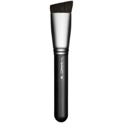 MAC Slanted Flat Top Foundation Brush - 196